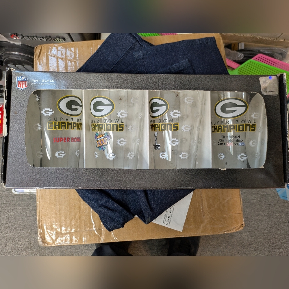 Green Bay Packers Pint Glass Collection. Super Bowl Champions.